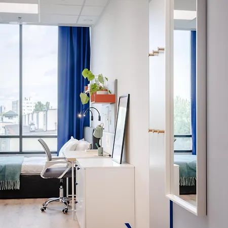 アパートホテル Sky Airport ワルシャワ